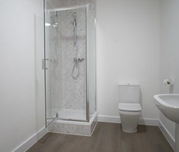 3 bedroom flat to rent - Photo 5