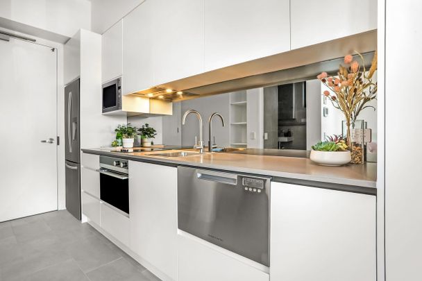 Ground Floor - As new studio in a small boutique complex - Photo 1