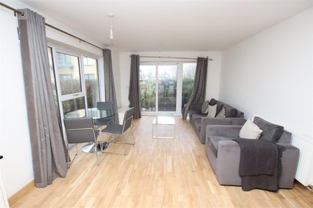 2 bedroom Apartment to let - Photo 5