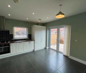 31 Millmount Village Square, Dundonald, Belfast, BT16 1YX - Photo 5