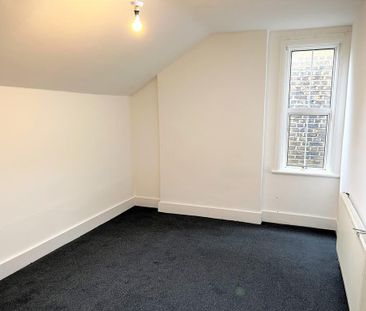 3 bedroom flat to rent - Photo 4