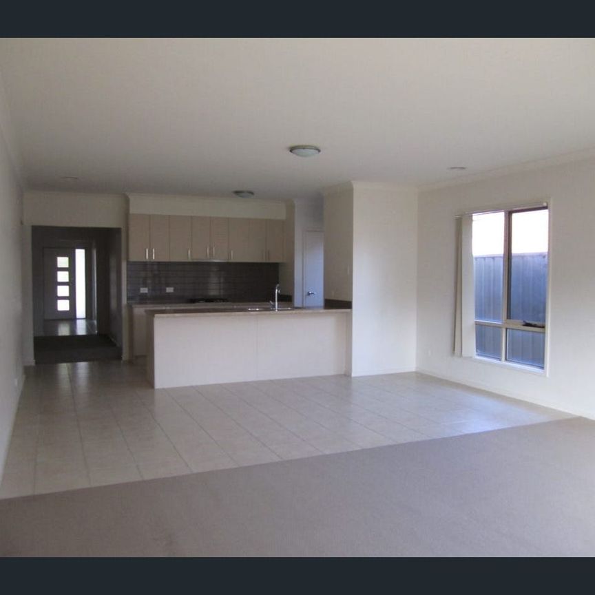 WALKING DISTANCE TO TRAIN STATION AND SHOPPING CENTRE - Photo 1