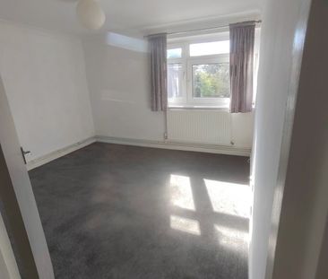 2 Bed Flat, The Parkside, SO16 - Photo 3