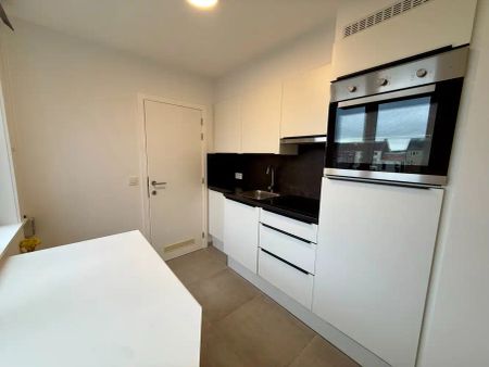 Ruim, gerenoveerd appartement met 2 slaapkamers! - Photo 4
