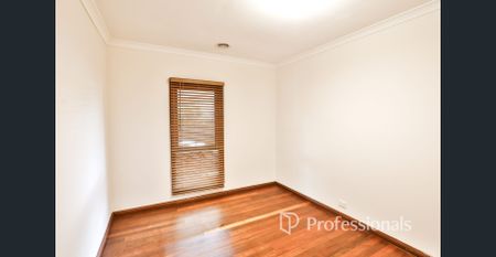 Peaceful, Well-Loved Home in Quiet Mildura Location - Photo 4