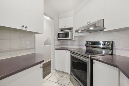 For Lease - 1665 LOCKSLEY Lane, Beacon Hill North - South and Area, Ontario - Photo 2