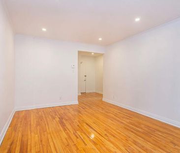 TRES GRAND 3 1/2 - 3485 ELLENDALE - RECEMMENT RENOVE - Photo 1