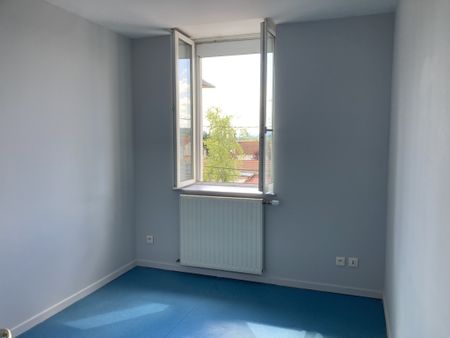 Location Appartement 4 pièces 84m² ROANNE 42300 - Photo 5