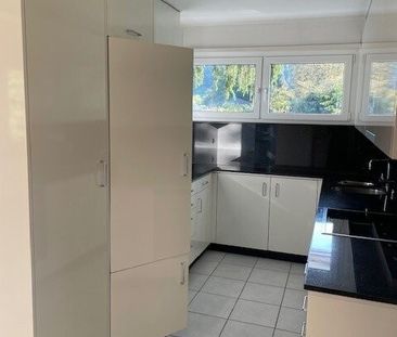 "Schöne 4,5-Zimmerwohnung mit Cheminée und Blick ins Grüne" - Photo 2