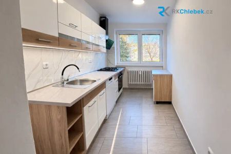 Pronájem bytu 3+1 s balkónem, 74 m - Photo 4