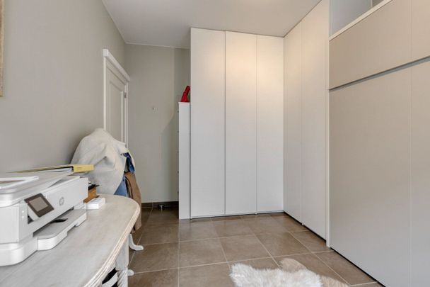 Ruim appartement met 2 slpks, parkeerplaats en dubbele garagebox in Mol-centrum ! - Foto 1