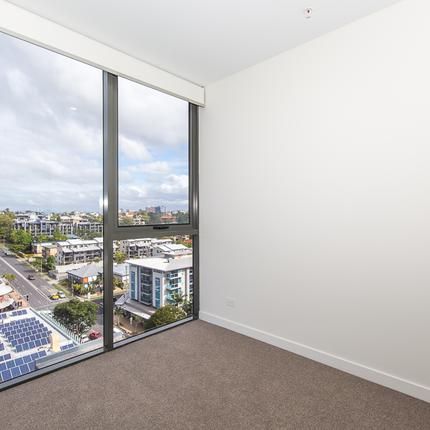 1 BEDROOM APARTMENT IN THE PERFECT LOCATION - Photo 4