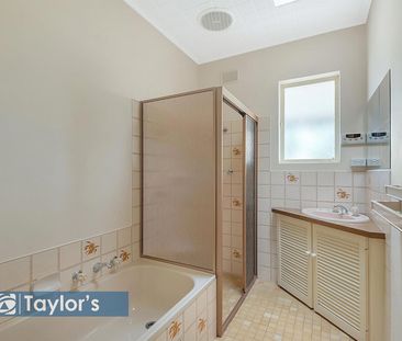 CONVENIENTLY LOCATED UPDATED FAMILY HOME - Photo 5