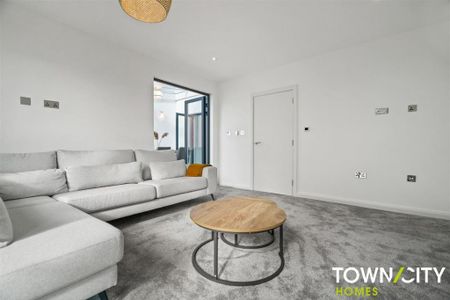 4 bedroom link detached house to rent - Photo 2