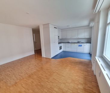 Grosszügige & lichtdurchflutete 2.5-ZWG frisch gestrichen, sofort b... - Photo 2