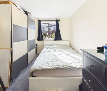 Varsity Drive, Twickenham, Middlesex, TW1 - Photo 3