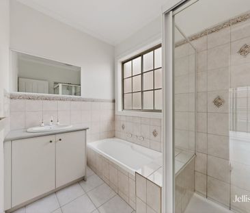 3-Bedroom house in Burwood! - Photo 4