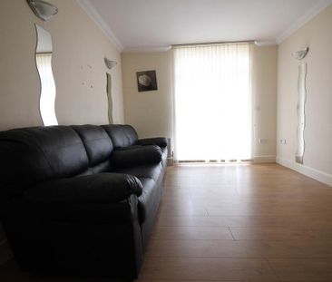 Hatton Road, Feltham - Photo 2