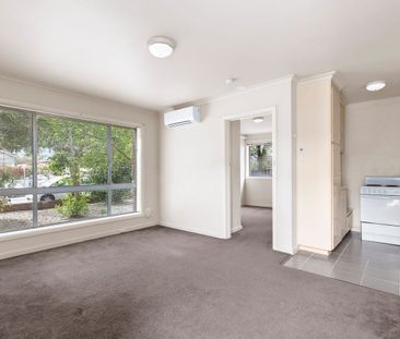 Simple living in prime location - Photo 3