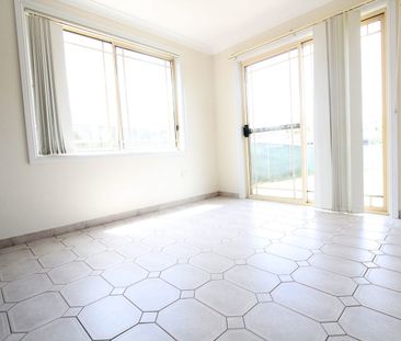 IMMACULATE 3 BEDROOM DUPLEX IN QUIET LOCATION - Photo 2