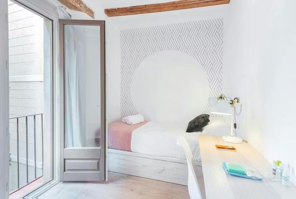 Carrer d'Escudellers, Barcelona, Catalonia 08002 - Photo 1