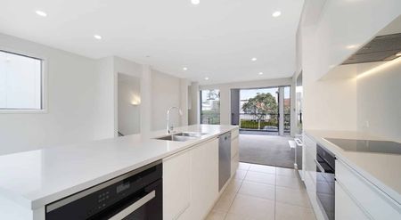 Upmarket Three-Bedroom Home Parnell - Photo 3