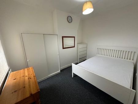 4 bedroom terraced house to rent - Photo 5