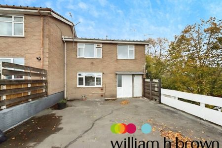 St Lukes Close - Photo 3