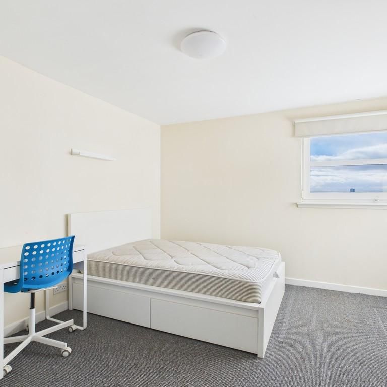 15 bedroom flat to rent - Photo 1