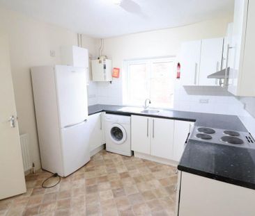 2 bedroom maisonette to rent - Photo 4