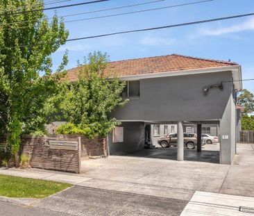 A STYLISH ABODE IN A DREAM LOCATION-6 MONTH LEASE ONLY - Photo 1