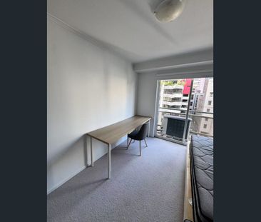 Unfurnished 1B/1B Apartment in the Heart of Melbourne CBD - Photo 2