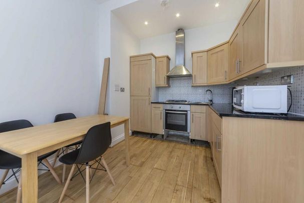 3 bedroom flat to rent - Photo 1