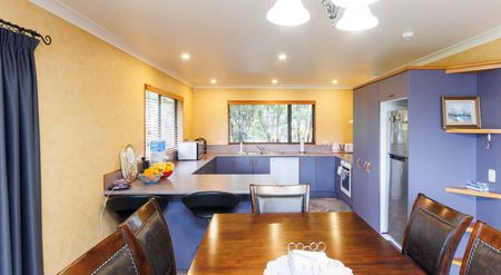 Modern and Spacious - Photo 5