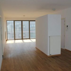 Appartement te huur in Schaarbeek voor € 1.250 met 2 slaapkamers - Photo 2