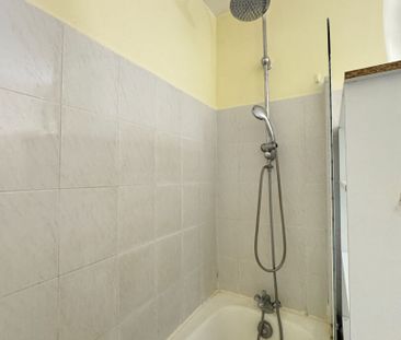 A LOUER - Sainte-Clotilde - Appartement T3 meublé avec 2 salles de ... - Photo 4