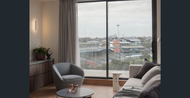 Stylish and Secure Full-Level Apartment - Photo 1