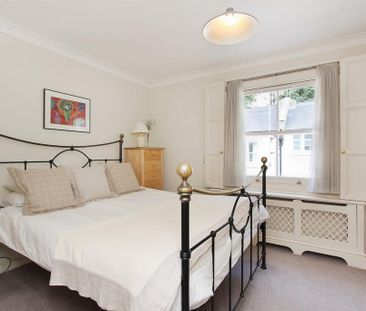 2 bedroom mews to rent - Photo 4