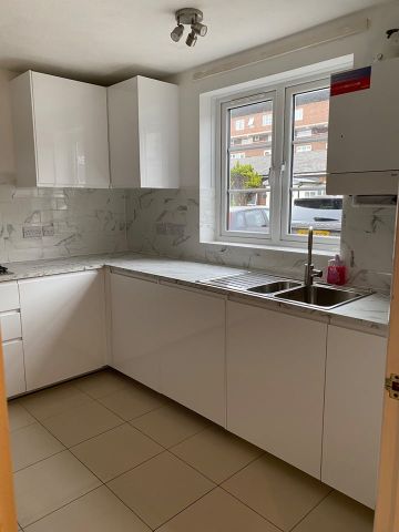 3 Bed Terraced House, Hainton Close, E1 - Photo 4