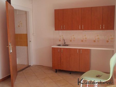 Pronájem bytu 1+kk 30 m² - Fotografie 3