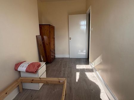 3 bedroom flat to rent - Photo 2