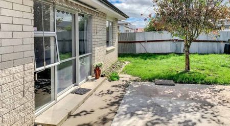 Quiet, Convenient & Perfect for Small Families - Photo 2