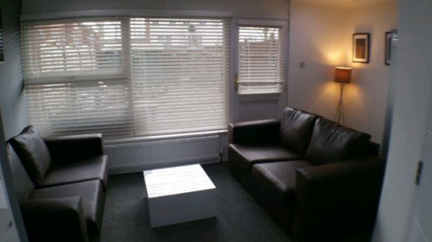 1 Bedroom Room To Let - Photo 1