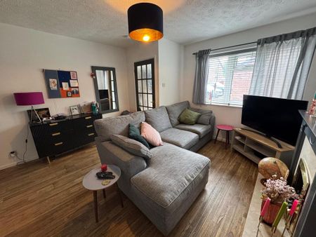 2 bedroom semi-detached house to rent - Photo 2