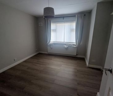 4 bedroom semi-detached house to rent - Photo 6