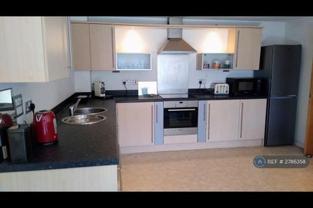 2 bedroom flat to rent - Photo 3