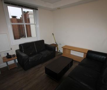 4 bedroom flat to rent - Photo 5