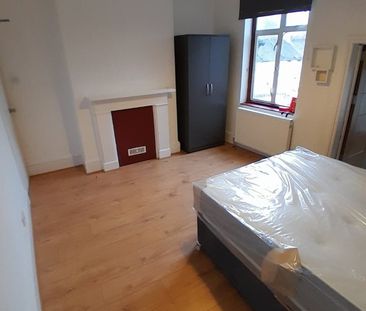 Room in a Shared House, Cuthbert Road, CR0 - Photo 1