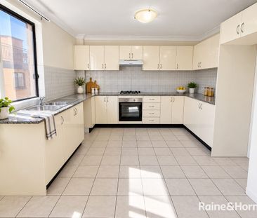 Spacious Split-Level 3 Bedroom Unit with Ensuite & Tandem Parking in Central Lidcombe - Photo 5