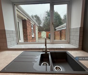 2 bedroom terraced house to rent - Photo 4